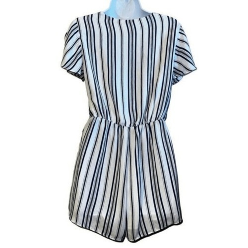 EVERLY Blue White Striped Tie Side Faux Wrap Romper NWOT Size M - Picture 6 of 9
